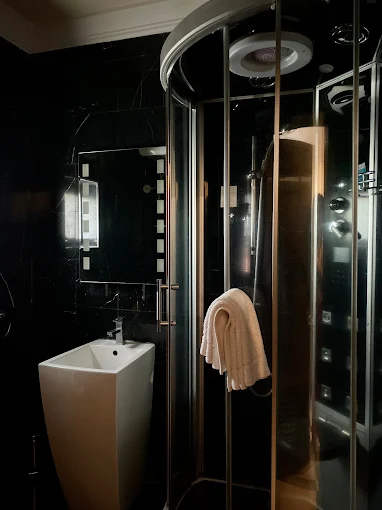 HOTEL QUO VADIS