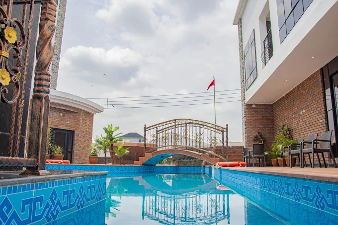 SPARKLYN HOTEL