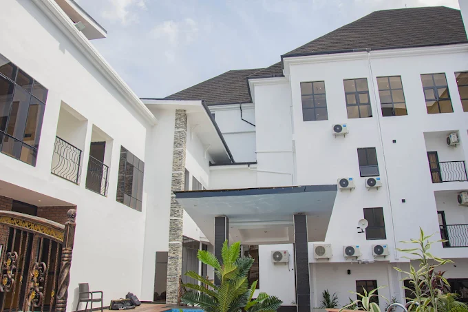 SPARKLYN HOTEL