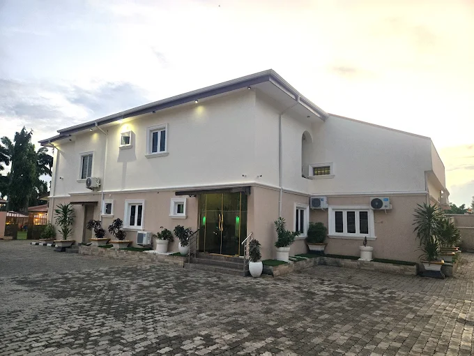 EMSWORTH APARTMENT & SUITES