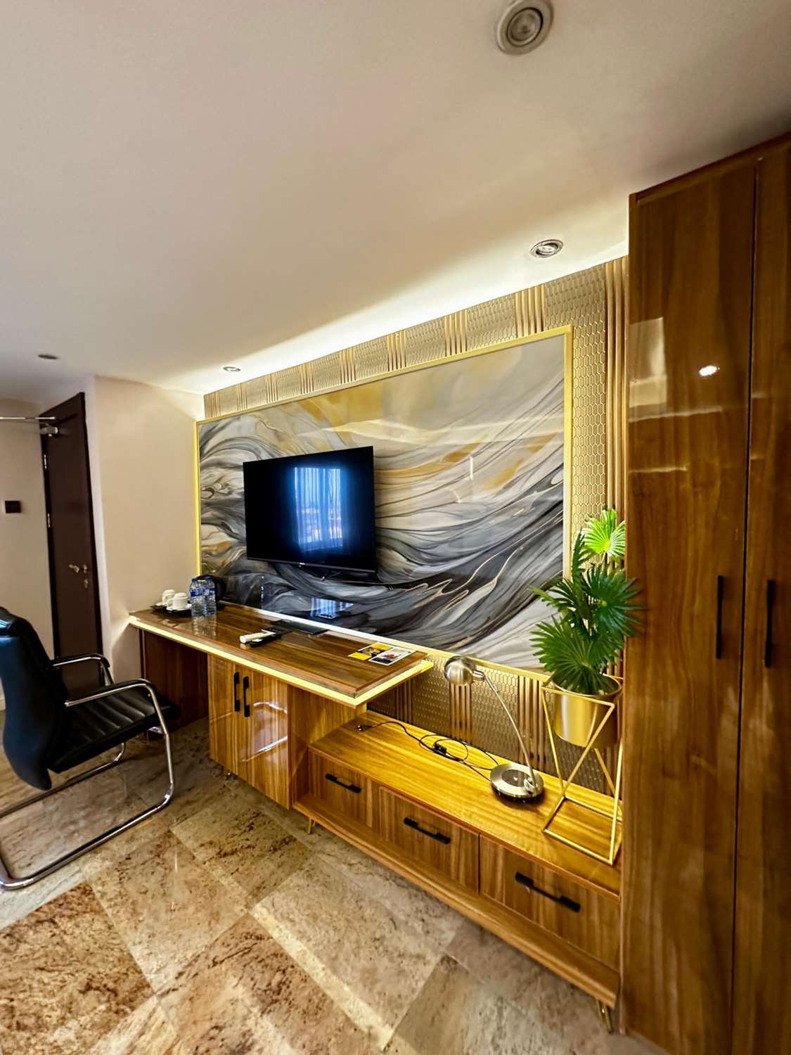 GOLDEN TULIP HOTEL