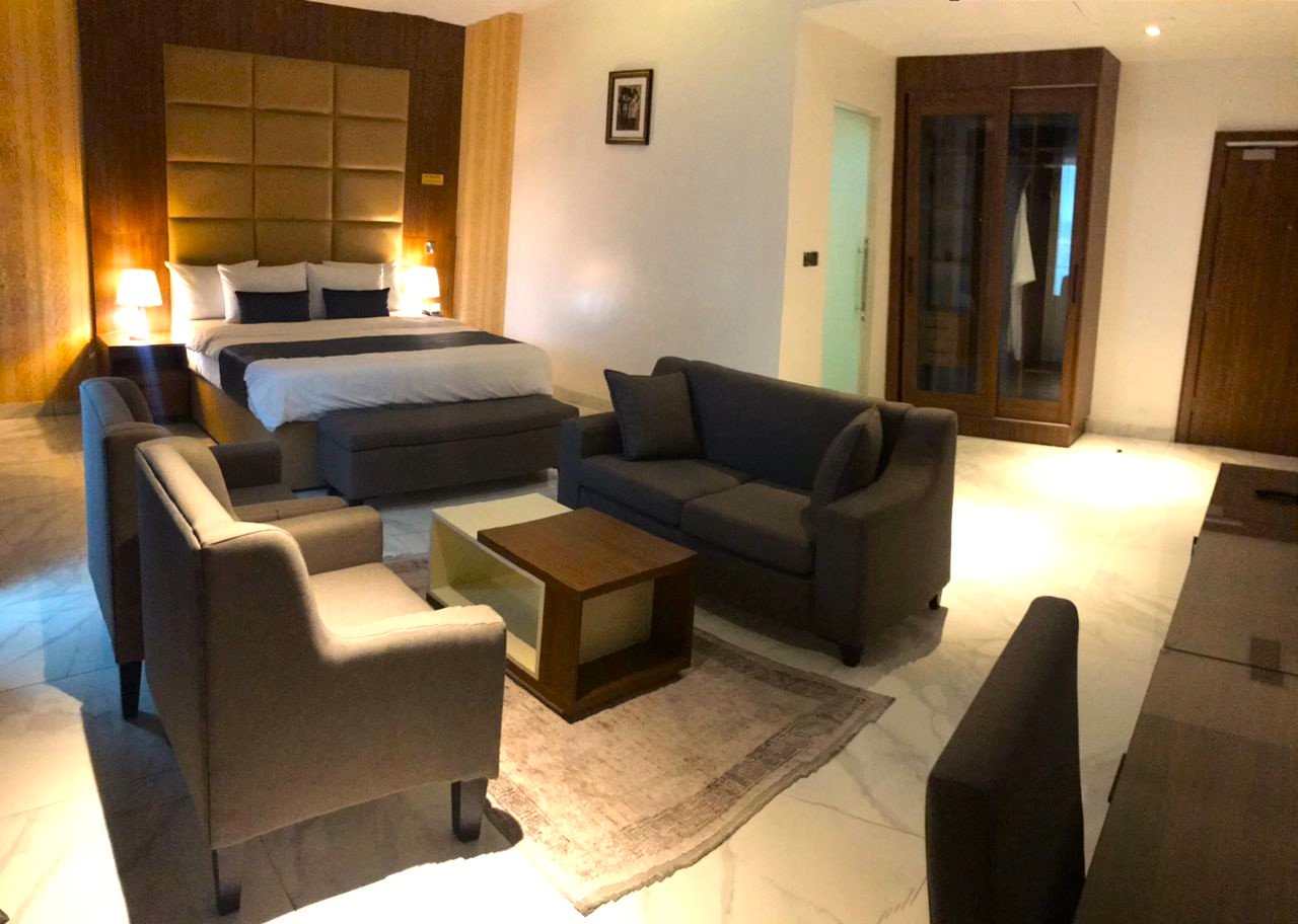 DE PALMS HOTEL