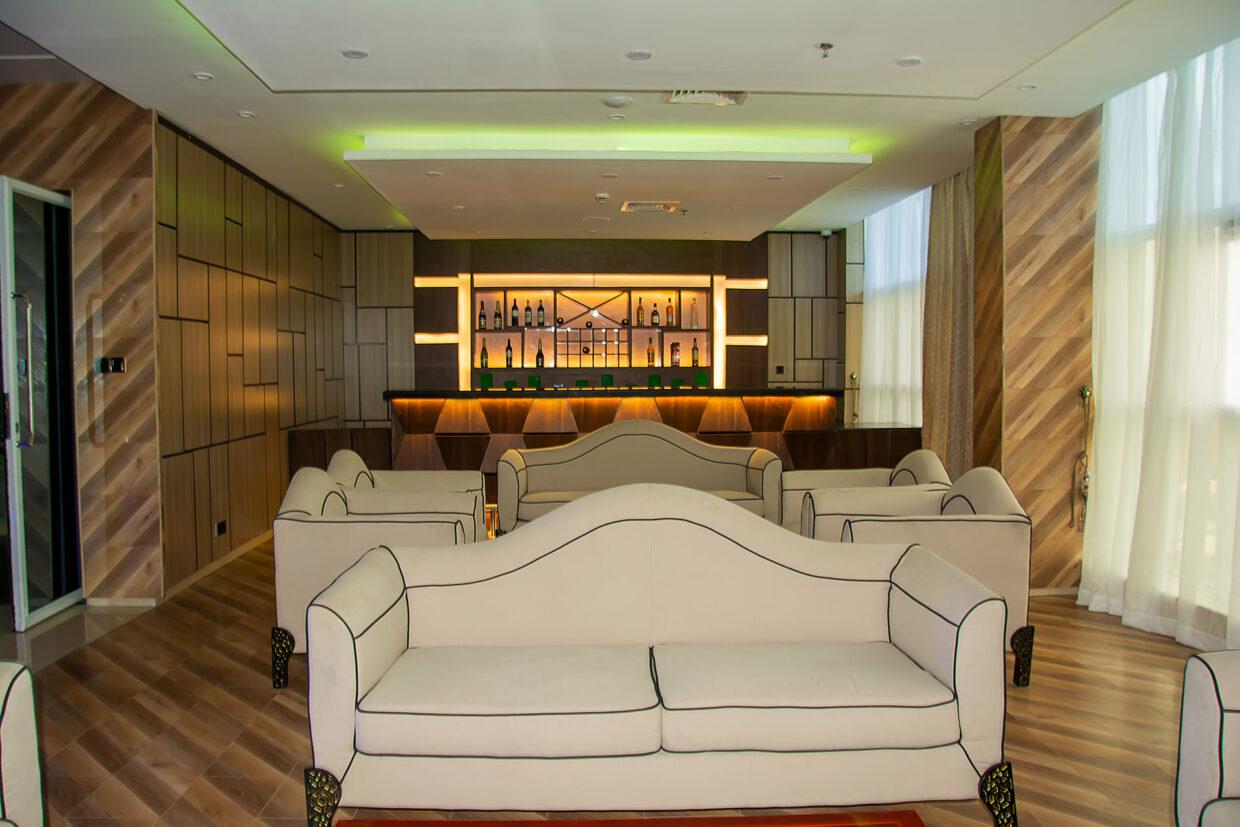 OSBORNE LA PALMS HOTEL