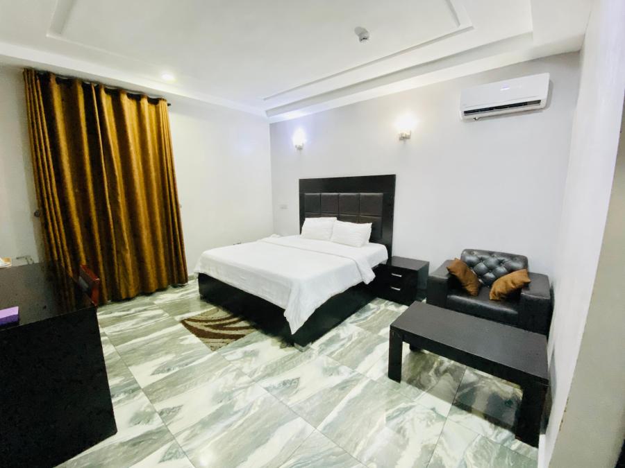 EDIS PREMIER HOTEL