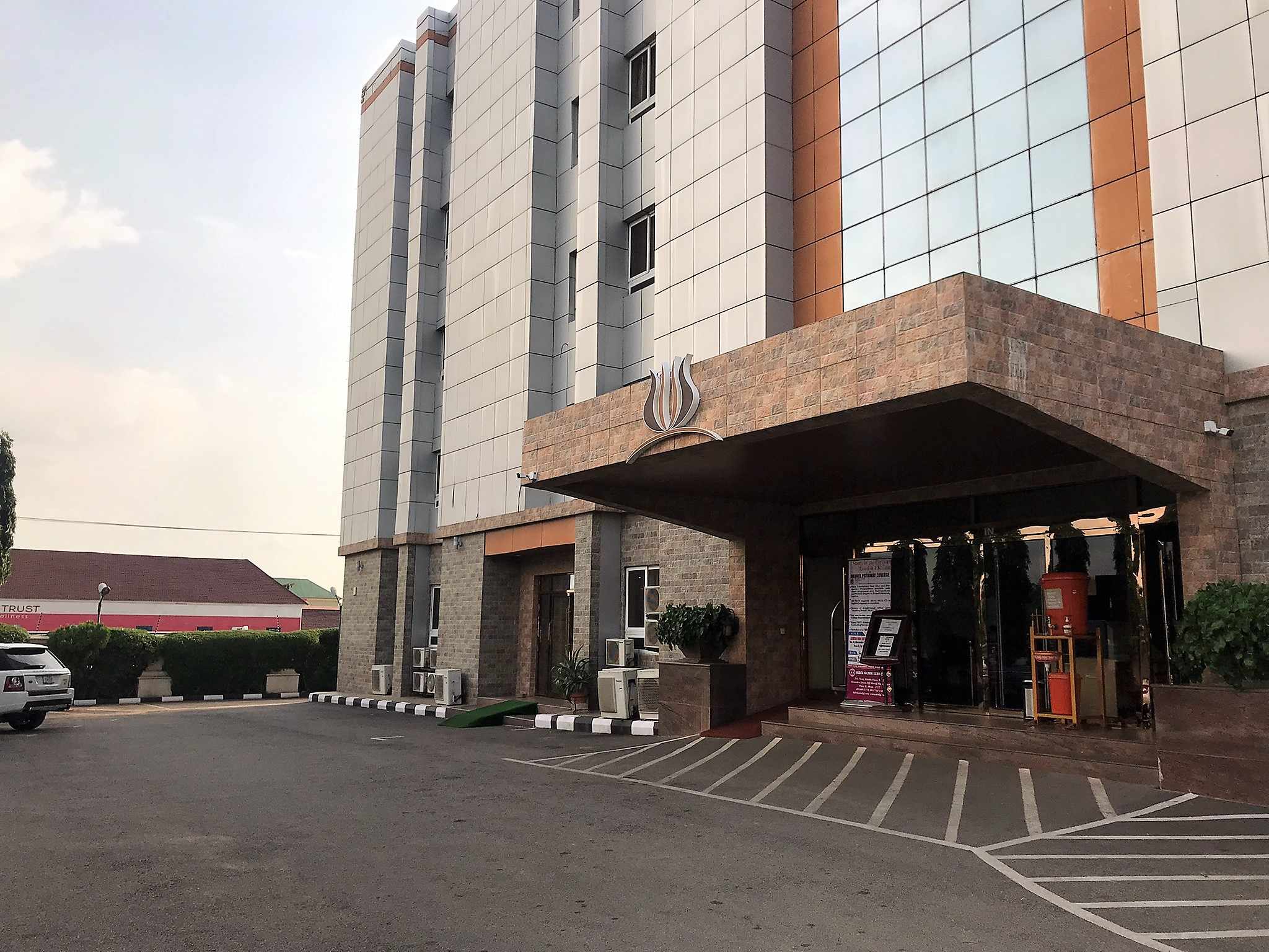 NEWTON PARK HOTEL