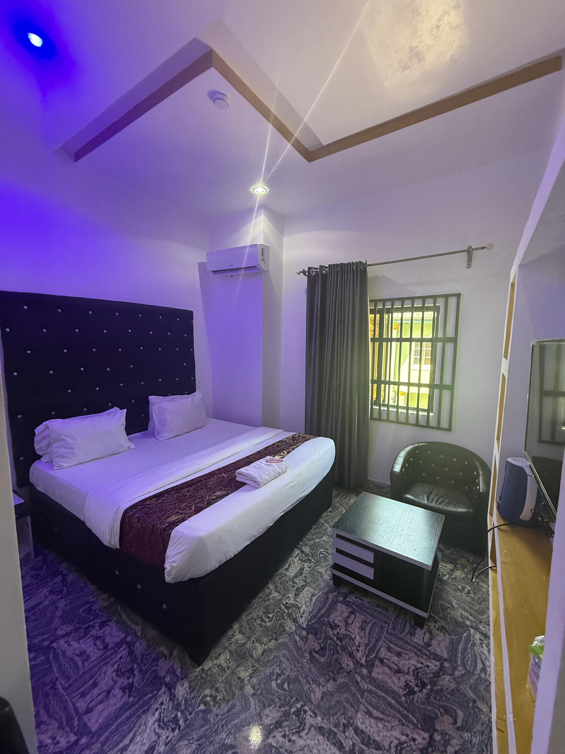 CHRISOLIX HOTEL