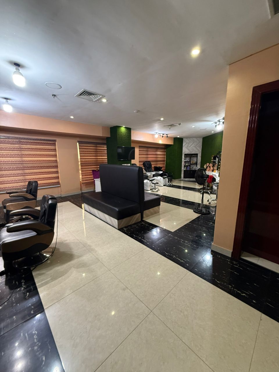 OSBORNE LA PALMS HOTEL