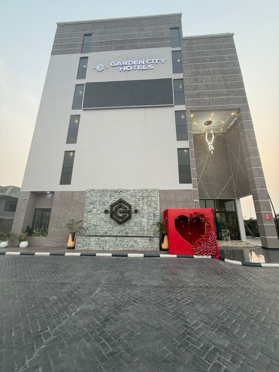 GARDEN CITY HOTEL
