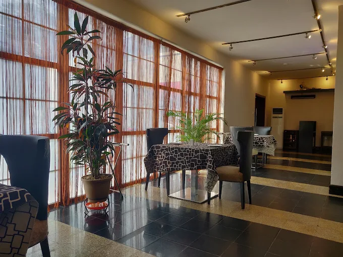 HOTEL QUO VADIS