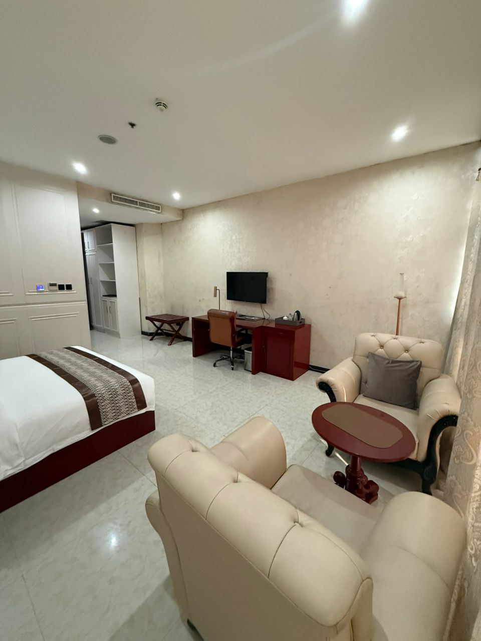 EXECUTIVE