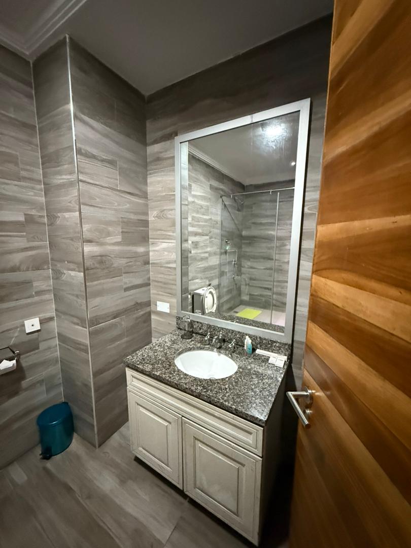 ROYAL EXECUTIVE SUITE