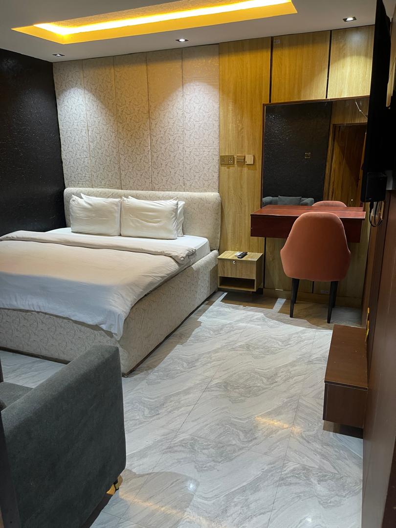 EXECUTIVE APARTMENT