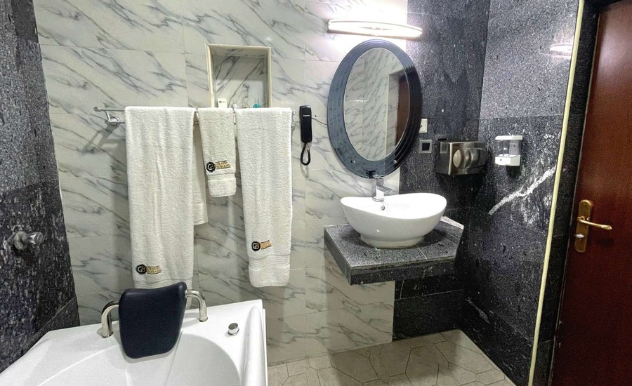 DIPLOMATIC SUITE