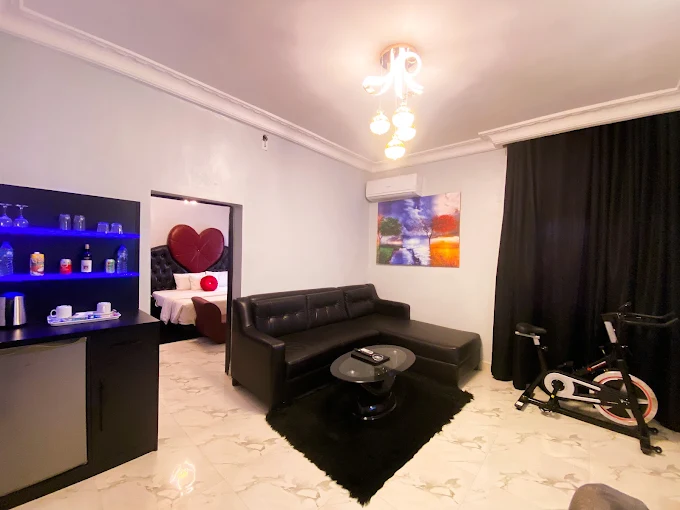 EXECUTIVE SUITE