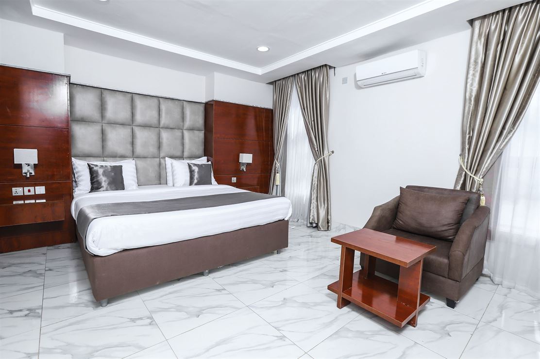 AMBASSADORIAL SUITE
