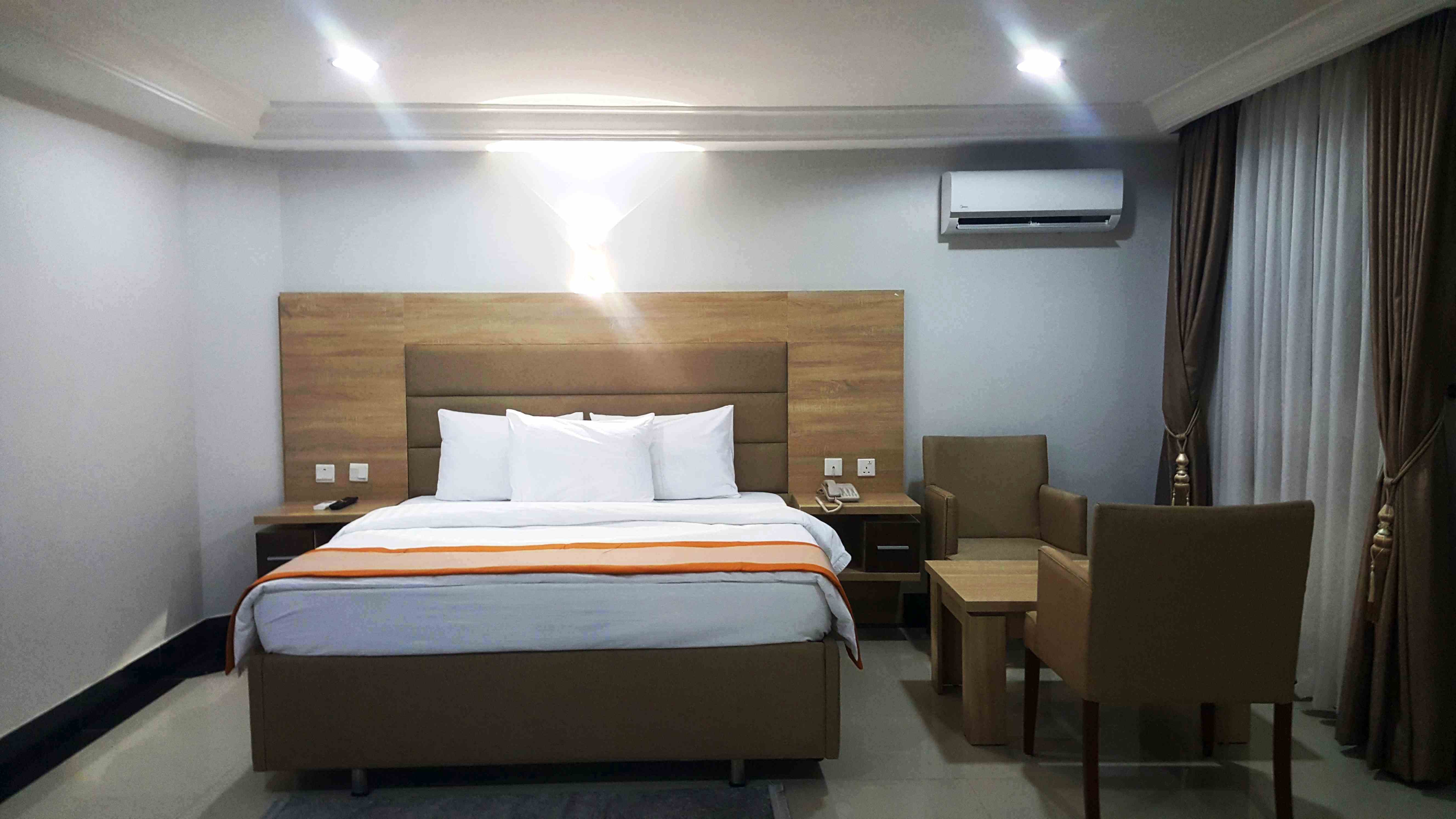 AMBASSADOR ROOM
