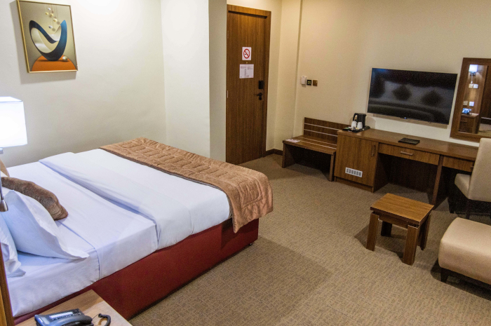 DELUXE SUITE