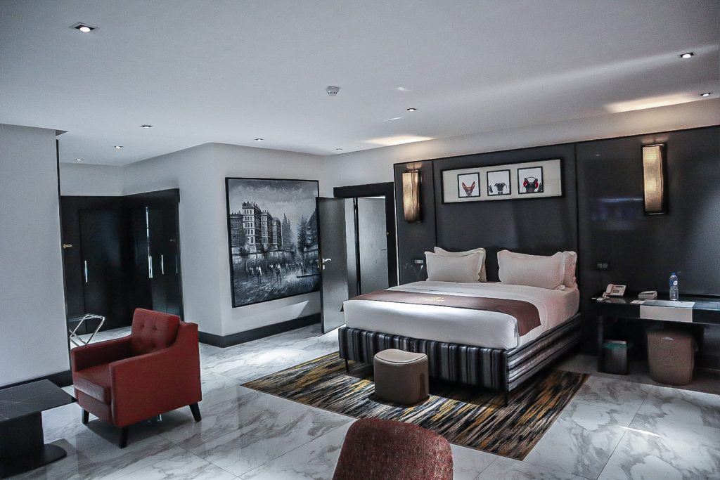 CONNECTING ROOMS