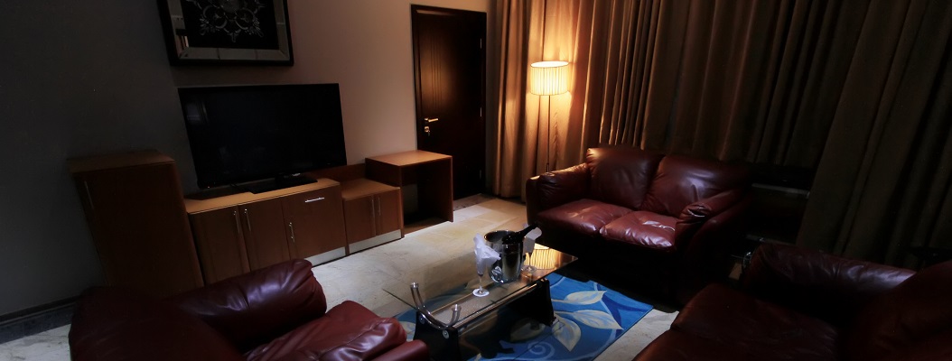 DIPLOMATIC SUITE
