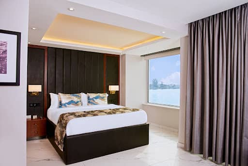 DELUXE SEA VIEW