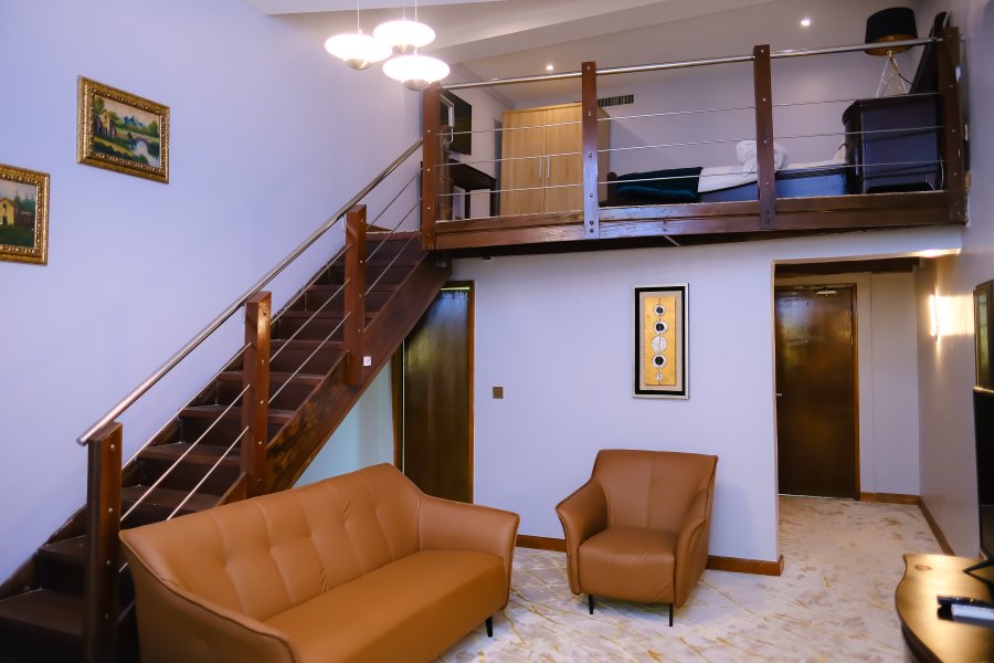 DIPLOMATIC SUITE