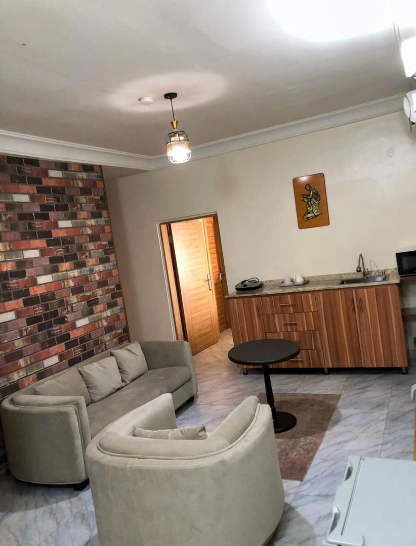 DIPLOMATIC SUITE