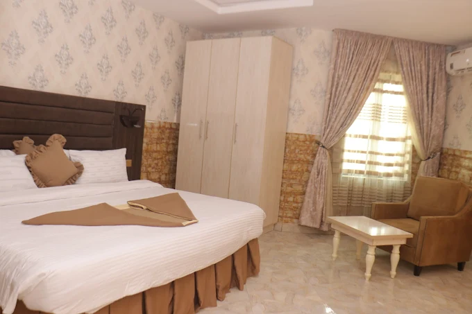 EXECUTIVE SUITE