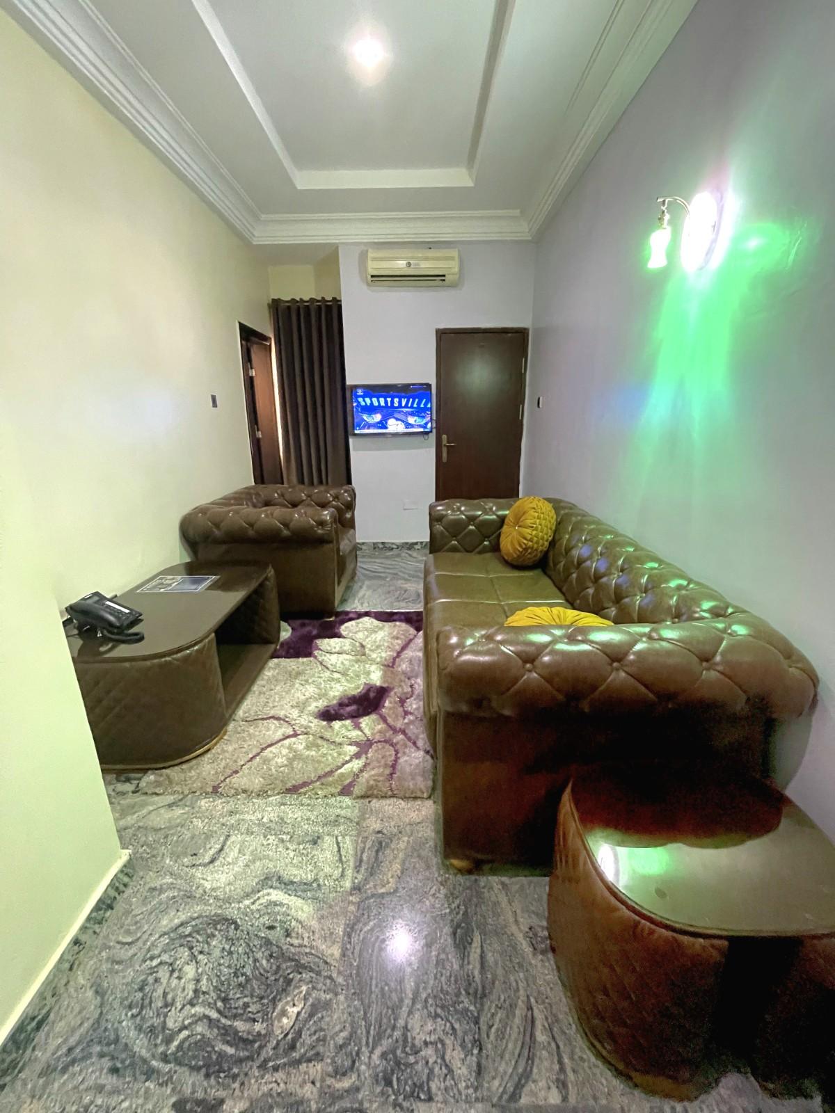 EXECUTIVE SUITE