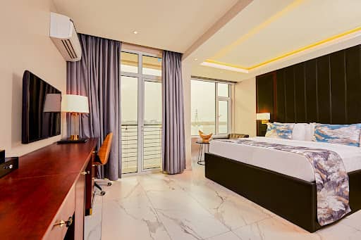 EXECUTIVE SEA VIEW