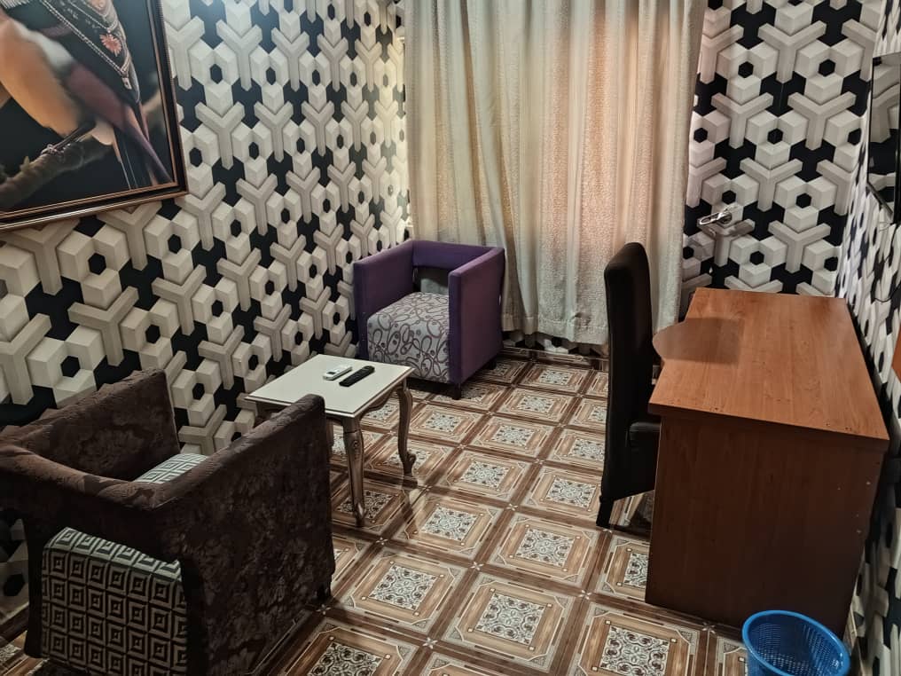 EXECUTIVE SUITE