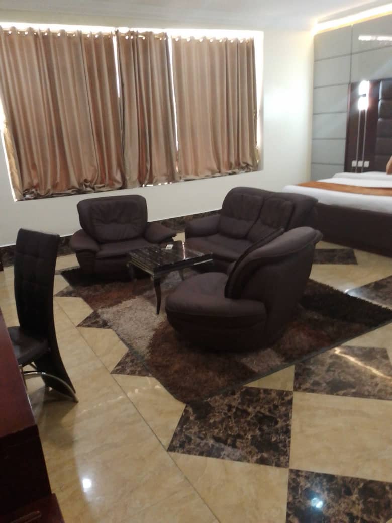 BUSINESS ROOM