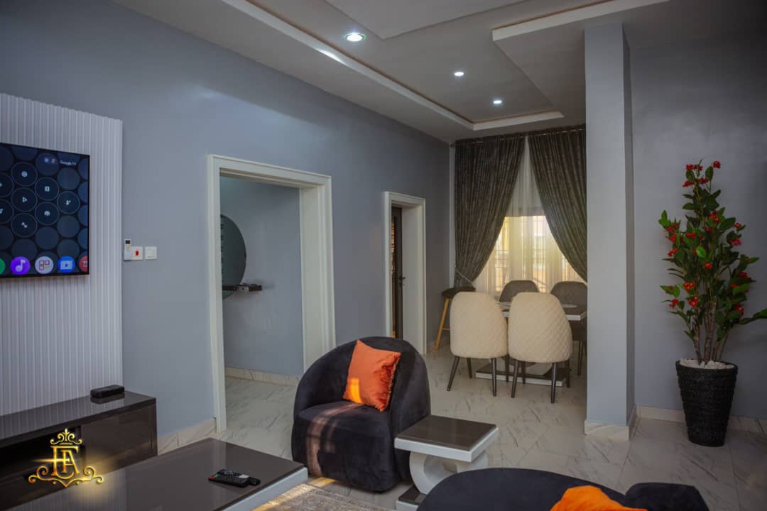 2 BEDROOM