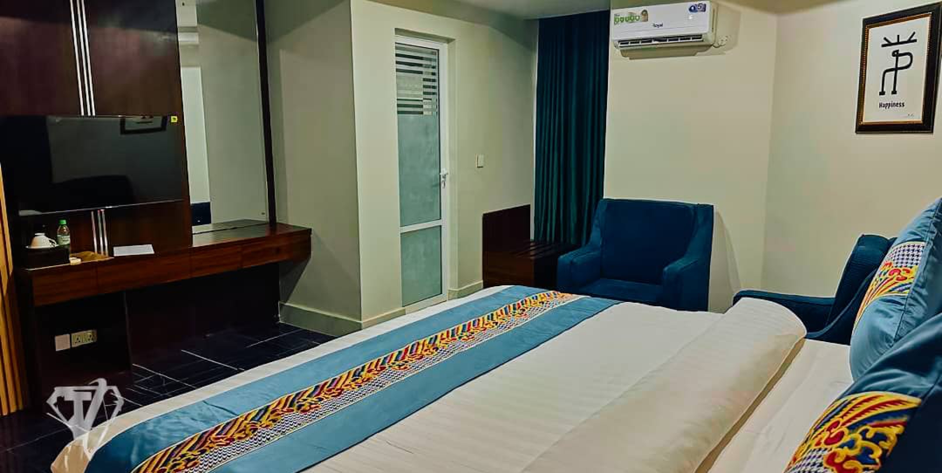 LUXURY ROOM