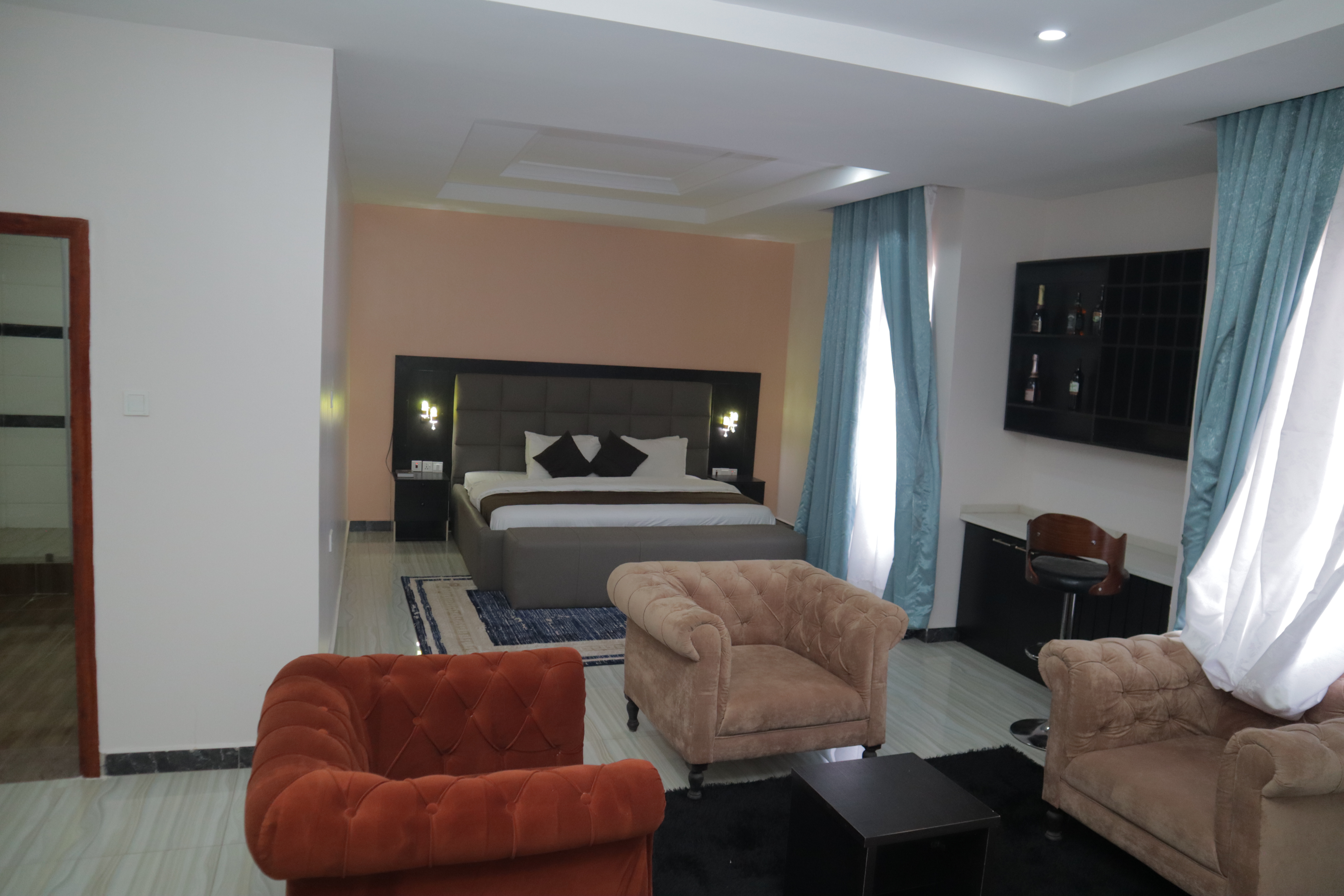 LUXURY FRENCH SUITE