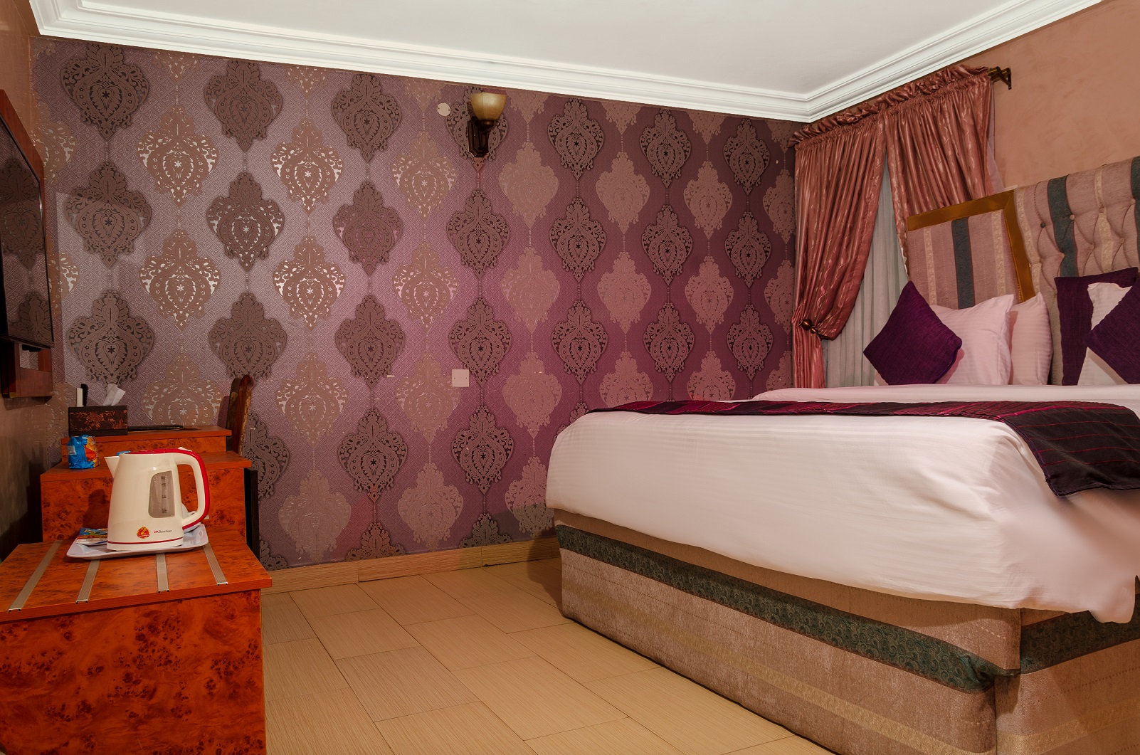 ROYALE SUITE