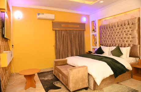 SIGNATURE SUITE