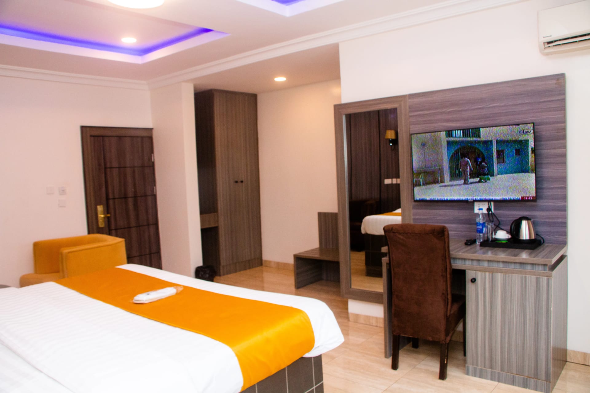 SUPERIOR EXECUTIVE ROOM