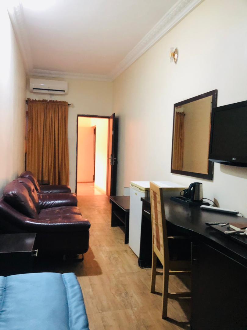 EXECUTIVE SUITE