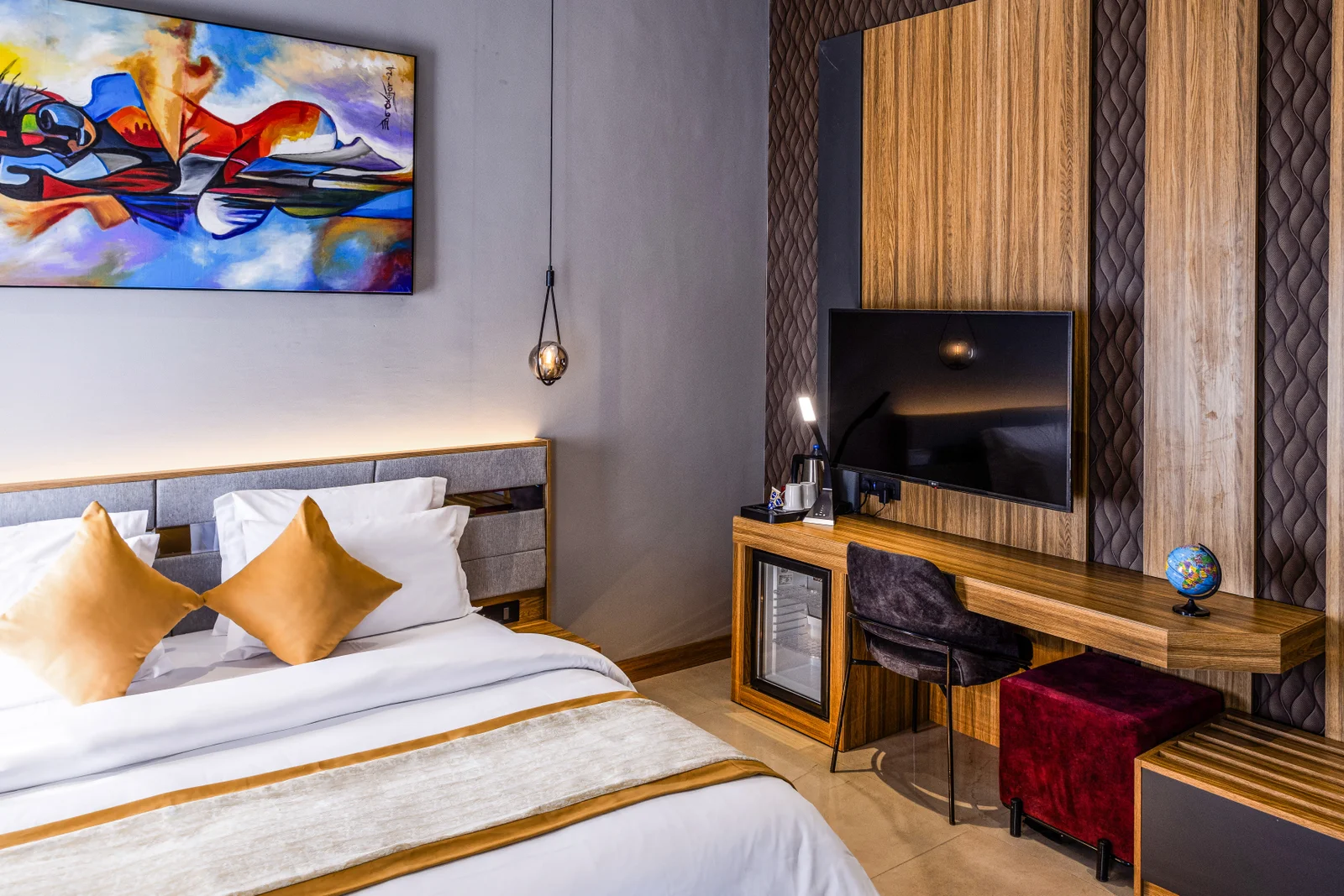 DELUXE ROOM
