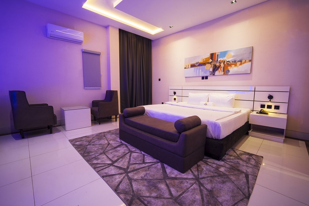 EXECUTIVE ROOM