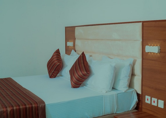 DELUXE ROOM