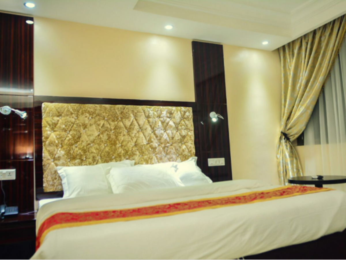 ROYAL SUITE